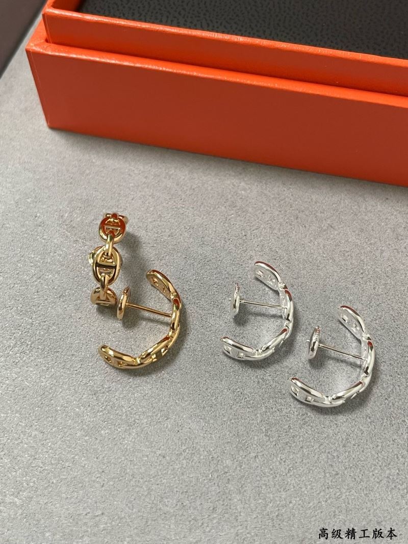 H**me5 earrings